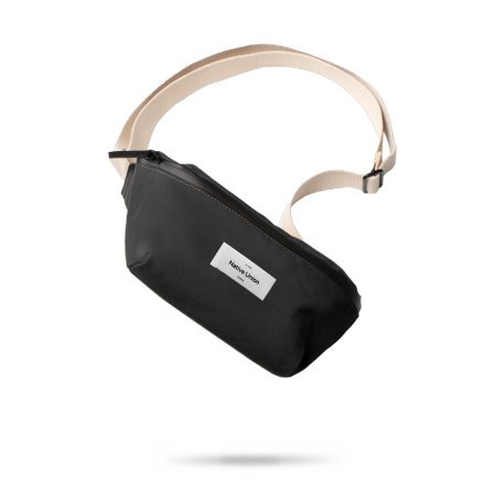 Native Union W.F.A Crossbody Pouch - saszetka z kieszenią na AirTag, 1,5 L (black) Native Union W.F.A Crossbody Pouch - saszetka z kieszenią na AirTag, 1,5 L (black)